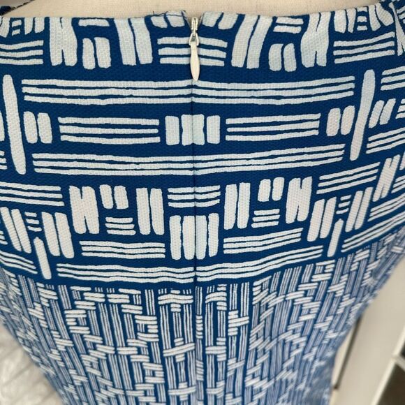 Lovely Sleeveless Dress - Picture 4 of 5